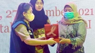 Susianah Affandy Raih Penghargaan Perempuan Inspiratif Ibu Bumi 2021