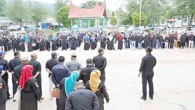Bupati Solok Pimpin Goro dan Pelepasan Ikan di Danau Singkarak