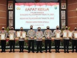 Capai Target Vaksinasi, Kapolda Sumut Beri Penghargaan Kepada 8 Polres