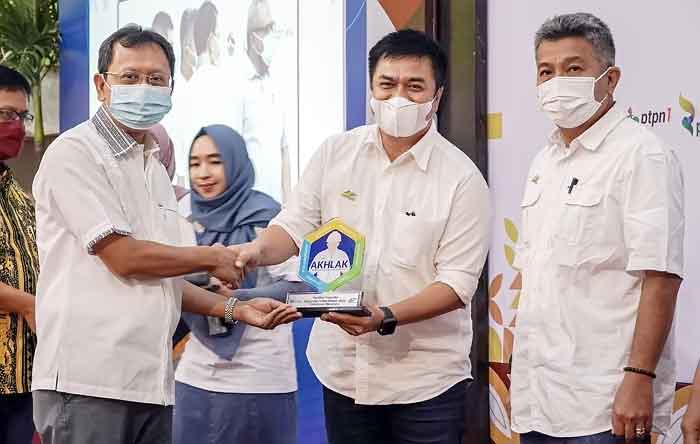 PTPN III (Persero) Medan Terima Penghargaan The Most Impactful AKHLAK 2021