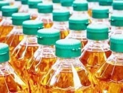 Penimbun Minyak Goreng Rp14.000 Diancam 5 Tahun Penjara & Denda Rp50 M