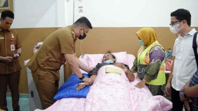 Bobby Nasution Jenguk Korban di RS Pirngadi Medan