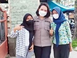 Polwan Polsek Medan Helvetia Dampingi Pelajar Vaksin di Sekolah