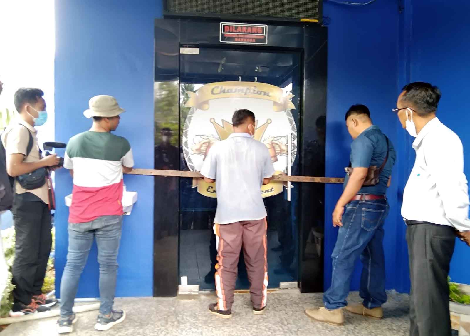 Tiga Diskotek Disegel Karena Tak Miliki Izin dan Resahkan Warga