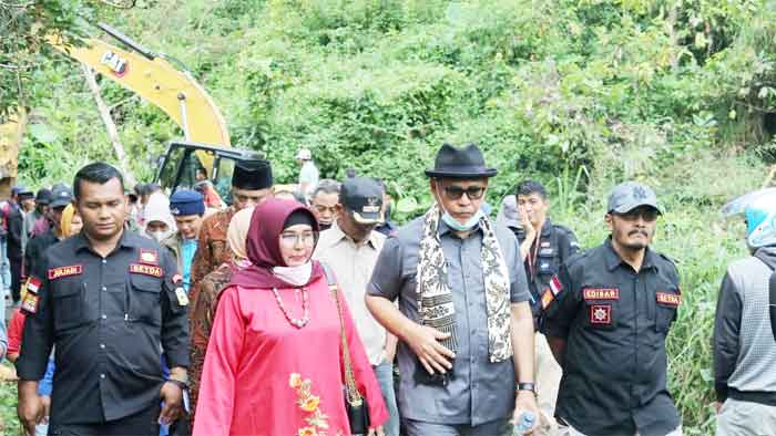 Bupati Epyardi Launching Ekskavator dan Buka Usaha Tani di Sungai Janiah