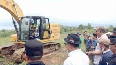 Bupati Solok Launching Penggunaan Ekskavator di Nagari Kacang