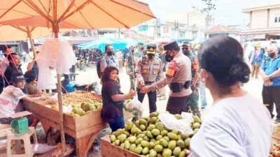 Kapoldasu Dampingi Presiden Jokowi Berkunjung ke Pasar Porsea