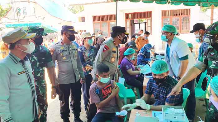 Kapoldasu Tugaskan Tim Dokpol dan Kesdam Kejar Vaksin Lansia dan Pelajar di Nias Barat