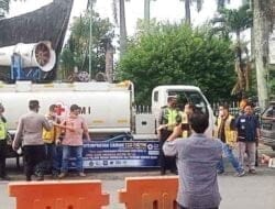 Kapolsek Medan Kota Lakukan Penyemprotan Mapolsek