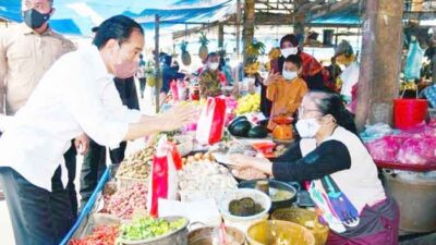 Presiden Jokowi Beri Bantuan Tunai ke Pedagang Pasar Induk Sidikalang