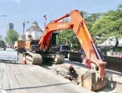 Bobby Nasution Benahi Subdrain Sekaligus Muluskan Jalan Balaikota