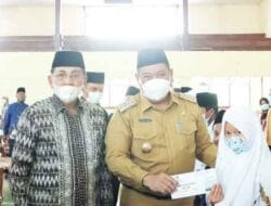 Bupati Eddy Berutu dan Baznas Sumut Salurkan Beasiswa Bagi Siswa dan Guru Non-ASN