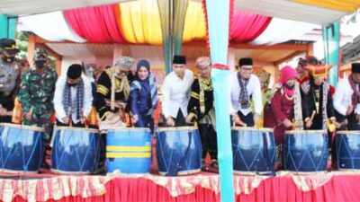 Bupati Solok Apresiasi Festival Kesenian Manyonsong Alek Gadang Tigo Nagari Muaro Paneh