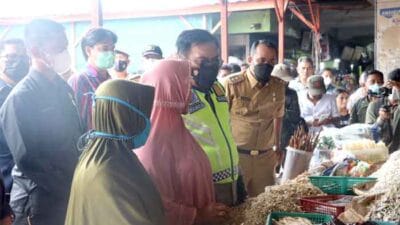 Kapoldasu Sidak Pasar Simpang Limun Cek Ketersediaan Bahan Pokok