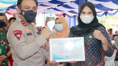 Kapolda Sumut Beri Penghargaan Kepada Puskesmas Capai Vaksin Tertinggi