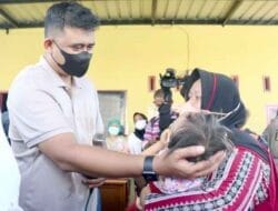 Ketika Bobby Nasution Berikan Solusi Seorang Ibu di Posyandu Mangga Medan Denai