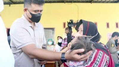 Ketika Bobby Nasution Berikan Solusi Seorang Ibu di Posyandu Mangga Medan Denai