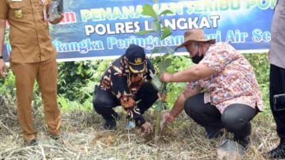 Wakil Ketua DPRD Langkat Ir Antoni Ginting Ikut Rayakan dan Tanam 1.000 Pohon