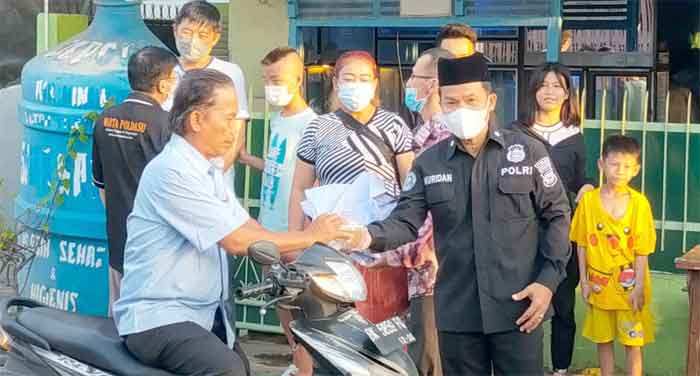 Bidhumas Poldasu Bersama Tabloid Warta Poldasu Berbagi Takjil Puasa