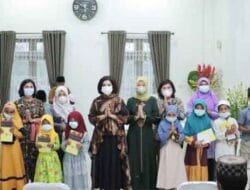Bunda PAUD Dairi Romy Mariani Berbagi Tali Asih dengan Anak Yatim