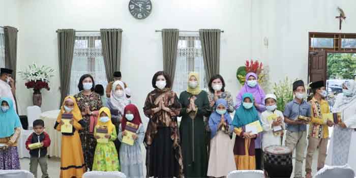 Bunda PAUD Dairi Romy Mariani Berbagi Tali Asih dengan Anak Yatim