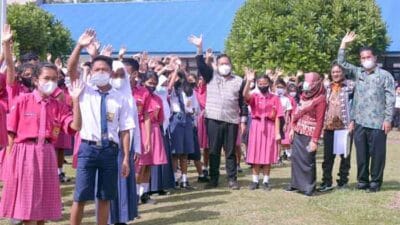 Bupati Eddy Berutu Pantau Pelaksanaan Ujian di SMPN 2 & 3 Sidikalang