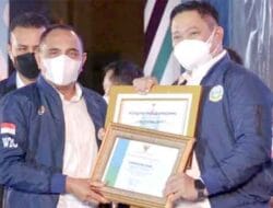 Bupati Eddy Berutu Terima Penghargaan Juara Penanganan Stunting dan Realisasi Anggaran Terbaik dari Edy Rahmayadi