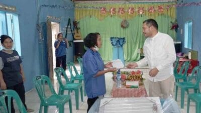 Bupati Pakpak Bharat Serahkan Bantuan Renovasi Gereja GKKI Traju