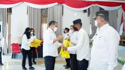 Bupati Pakpak Bharat Serahkan SPPT Tahun 2022