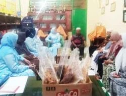 Ketua Dekranasda Solok Bagikan Rendang Ke Panti Asuhan
