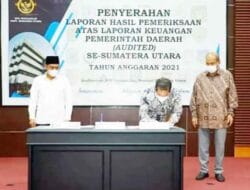 Penyerahan Laporan Hasil Pemeriksaan Keuangan Pemko Tebingtinggi
