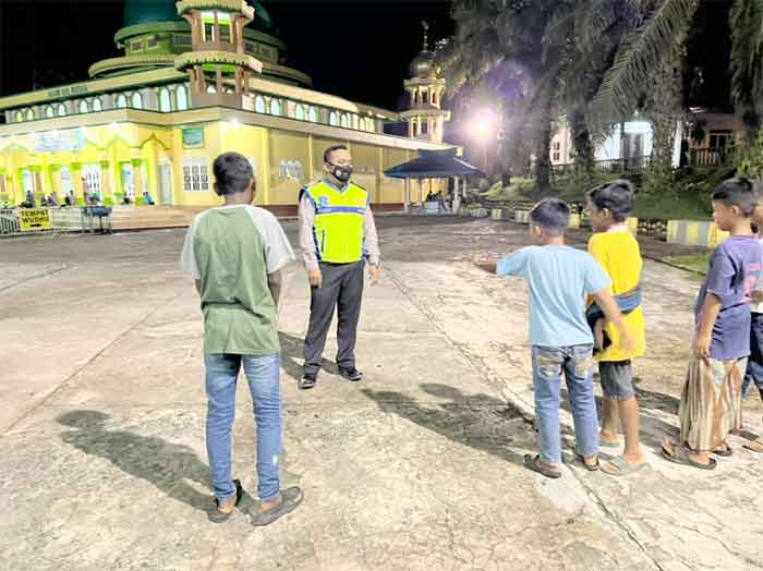 Polsek Besitang Laksanakan Patroli dan Imbau Anak-anak Tidak Main Petasan