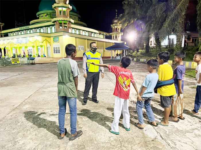 Polsek Besitang Laksanakan Patroli dan Imbau Anak-anak Tidak Main Petasan