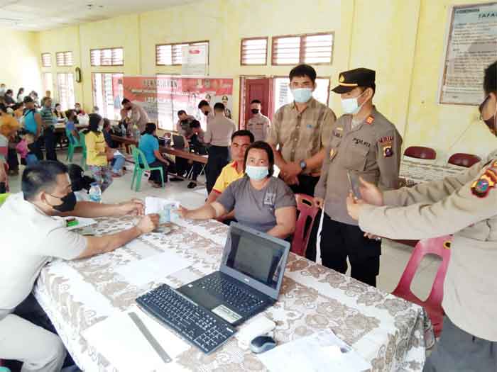 Polres Nias Salurkan Bantuan Tunai untuk PKLWN di Tuhemberua
