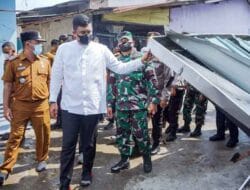 Bobby Tinjau Rumah Rusak Akibat Hujan Deras & Angin Puting Beliung di Medan Sunggal