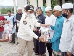 Bupati Franc Bagikan Sejumlah Paket Sembako