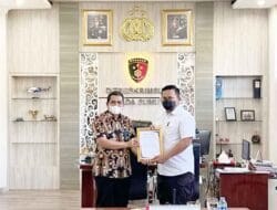 Ditreskrimsus Poldasu Terima Penghargaan dari Direktur Perum BULOG