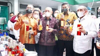 Bobby Bersama Menteri Koperasi dan UKM Tinjau Produksi Minyak Goreng Merah