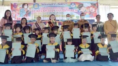 Bunda PAUD Romy Mariani Hadiri Pelepasan Anak PAUD se-Kecamatan Tanah Pinem