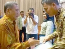 Bupati Deliserdang Berikan 304 Sertifikat Pembekalan Kepala Desa