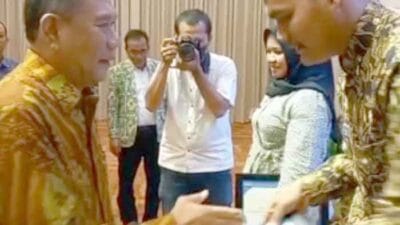 Bupati Deliserdang Berikan 304 Sertifikat Pembekalan Kepala Desa