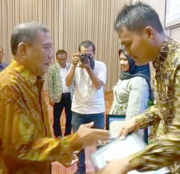 Bupati Deliserdang Berikan 304 Sertifikat Pembekalan Kepala Desa