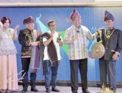 Ketua Dekranasda Romy Luncurkan Buku Kisah Penenun Ulos dan Petani Kopi Dairi
