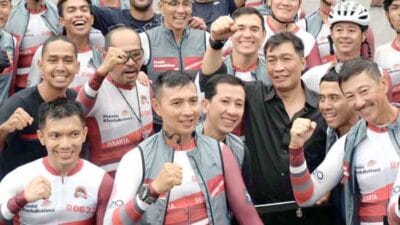 Gowes Presisi Khatulistiwa Tempuh Jarak 508 Km Kurang dari 24 Jam