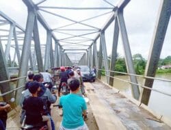 Jembatan Handel Kembali Rusak dan Bolong Akibat Terperosok Mobil Pengangkut CPO
