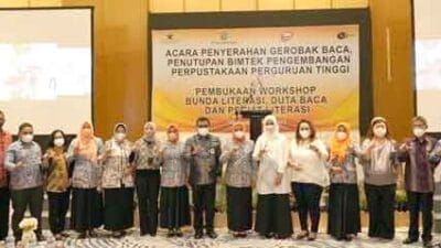 Ketua GPMB Pakpak Bharat Terima Gerobak Baca