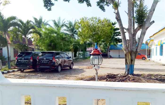 Pagar Kantor BKD Batubara Digembok Saat Jam Kerja