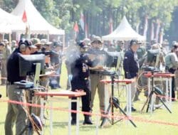 Pati Polri dan Wartawan Ramaikan Lomba Menembak Piala Kapolri
