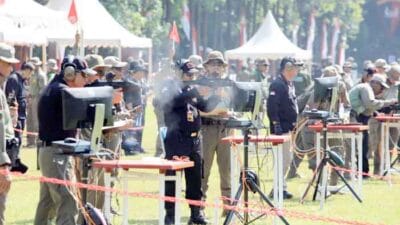 Pati Polri dan Wartawan Ramaikan Lomba Menembak Piala Kapolri