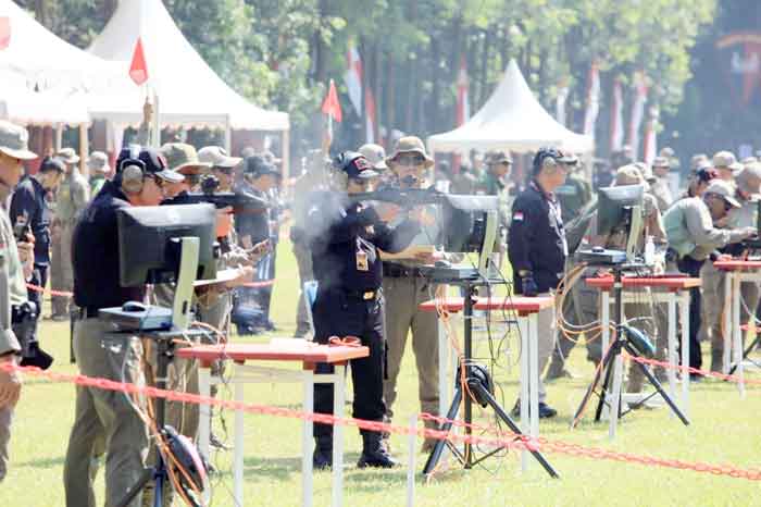 Pati Polri dan Wartawan Ramaikan Lomba Menembak Piala Kapolri